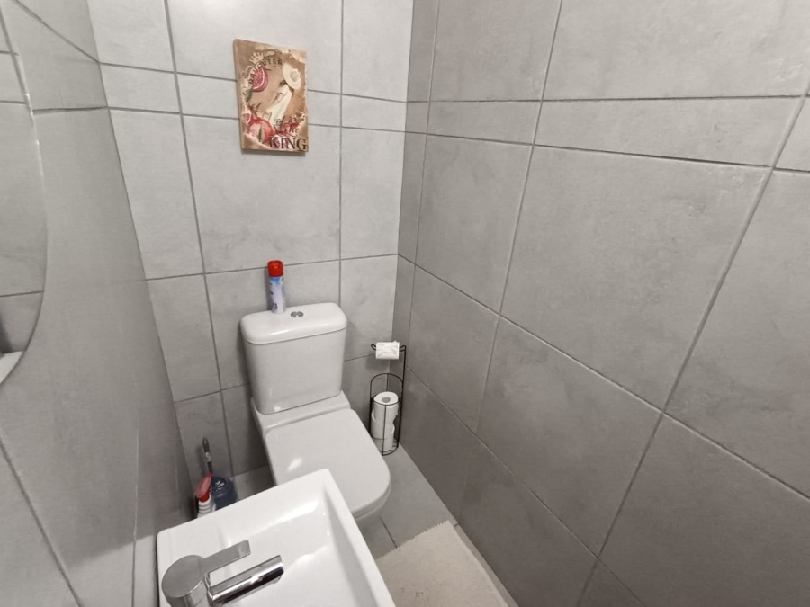 3 Bedroom Property for Sale in Heiderand Western Cape